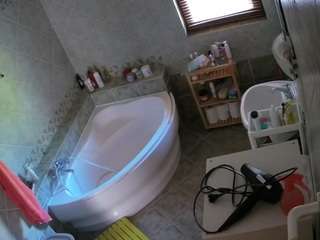 voyeurcam-julmodels-bath-1st-2