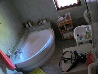 voyeurcam-julmodels-bath-1st-2