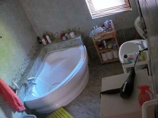 voyeurcam-julmodels-bath-1st-2