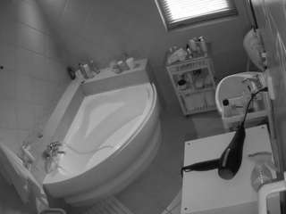 voyeurcam-julmodels-bath-1st-2 webcam