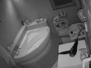 voyeurcam-julmodels-bath-1st-2