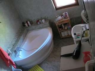 voyeurcam-julmodels-bath-1st-2