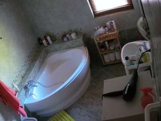 voyeurcam-julmodels-bath-1st-2