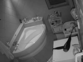 voyeurcam-julmodels-bath-1st-2