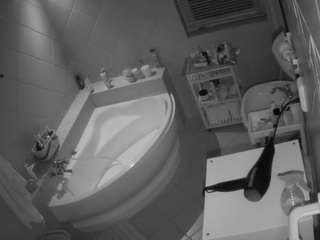 voyeurcam-julmodels-bath-1st-2