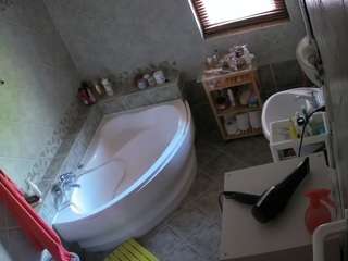 voyeurcam-julmodels-bath-1st-2