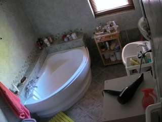 voyeurcam-julmodels-bath-1st-2