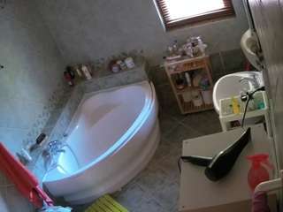 voyeurcam-julmodels-bath-1st-2