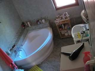 voyeurcam-julmodels-bath-1st-2