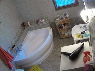 voyeurcam-julmodels-bath-1st-2