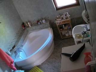 voyeurcam-julmodels-bath-1st-2