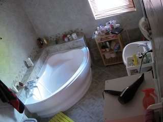 voyeurcam-julmodels-bath-1st-2