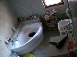 voyeurcam-julmodels-bath-1st-2