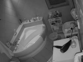 voyeurcam-julmodels-bath-1st-2