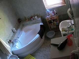 voyeurcam-julmodels-bath-1st-2