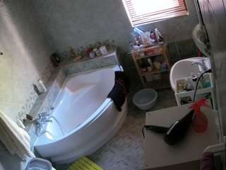 voyeurcam-julmodels-bath-1st-2
