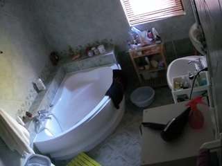 voyeurcam-julmodels-bath-1st-2
