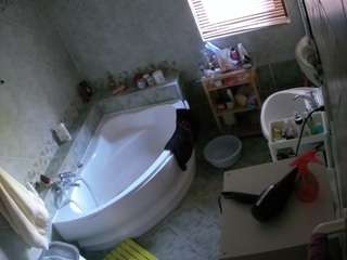 voyeurcam-julmodels-bath-1st-2