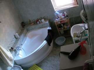 voyeurcam-julmodels-bath-1st-2