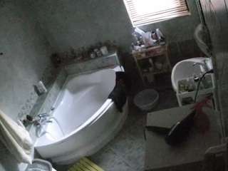 voyeurcam-julmodels-bath-1st-2