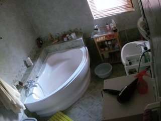 voyeurcam-julmodels-bath-1st-2