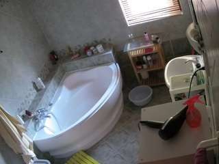 voyeurcam-julmodels-bath-1st-2