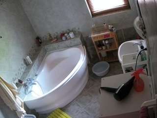 voyeurcam-julmodels-bath-1st-2
