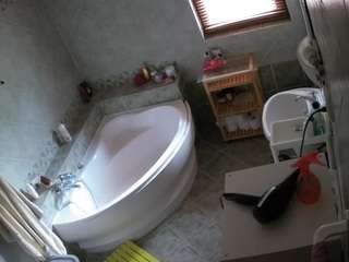 voyeurcam-julmodels-bath-1st-2