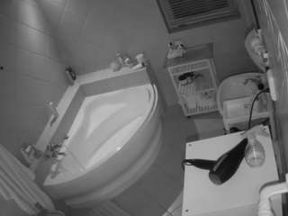 voyeurcam-julmodels-bath-1st-2