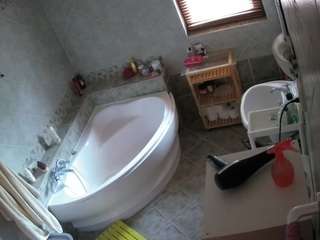 voyeurcam-julmodels-bath-1st-2