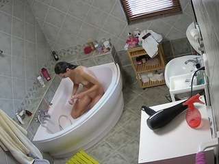 voyeurcam-julmodels-bath-1st-2