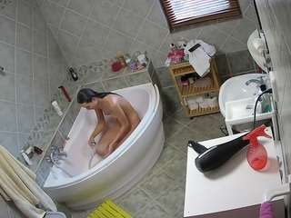 voyeurcam-julmodels-bath-1st-2
