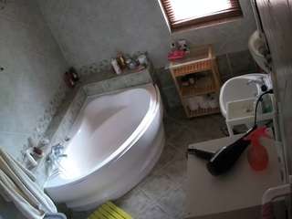 voyeurcam-julmodels-bath-1st-2