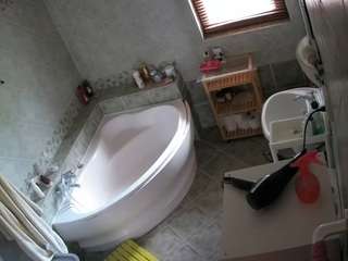 voyeurcam-julmodels-bath-1st-2
