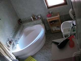 voyeurcam-julmodels-bath-1st-2