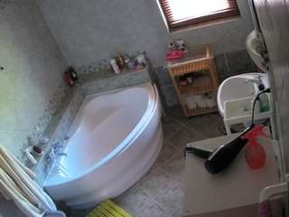 voyeurcam-julmodels-bath-1st-2