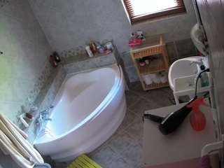 voyeurcam-julmodels-bath-1st-2