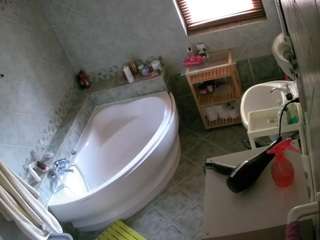 voyeurcam-julmodels-bath-1st-2