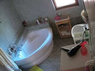 voyeurcam-julmodels-bath-1st-2