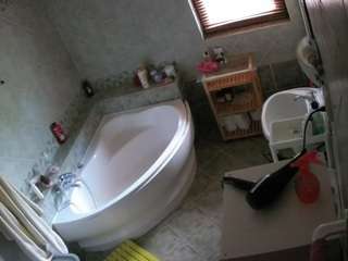 voyeurcam-julmodels-bath-1st-2