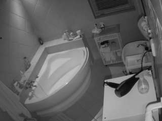 voyeurcam-julmodels-bath-1st-2 webcam