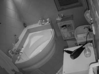 voyeurcam-julmodels-bath-1st-2 webcam