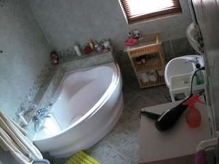 voyeurcam-julmodels-bath-1st-2 webcam