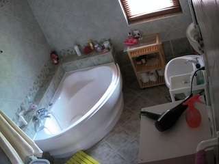 voyeurcam-julmodels-bath-1st-2 webcam