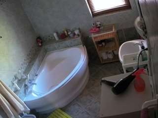 voyeurcam-julmodels-bath-1st-2 webcam