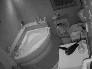 voyeurcam-julmodels-bath-1st-2