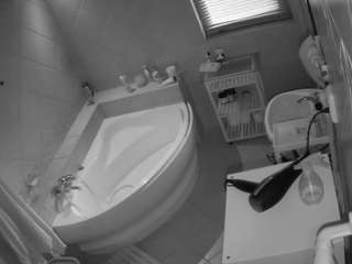 voyeurcam-julmodels-bath-1st-2 webcam