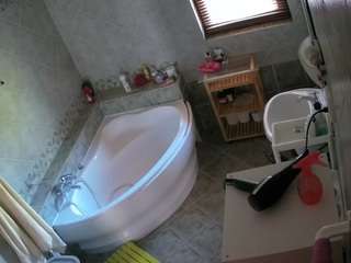 voyeurcam-julmodels-bath-1st-2