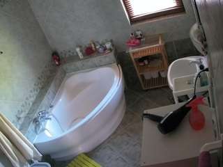 voyeurcam-julmodels-bath-1st-2