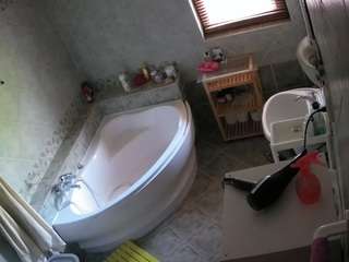 voyeurcam-julmodels-bath-1st-2